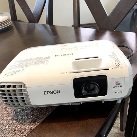 Epson 98H Projector - Picture 1 of 3